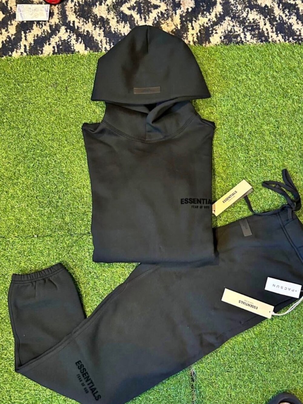 Essentials Medium Black Set cuffed sweatpants